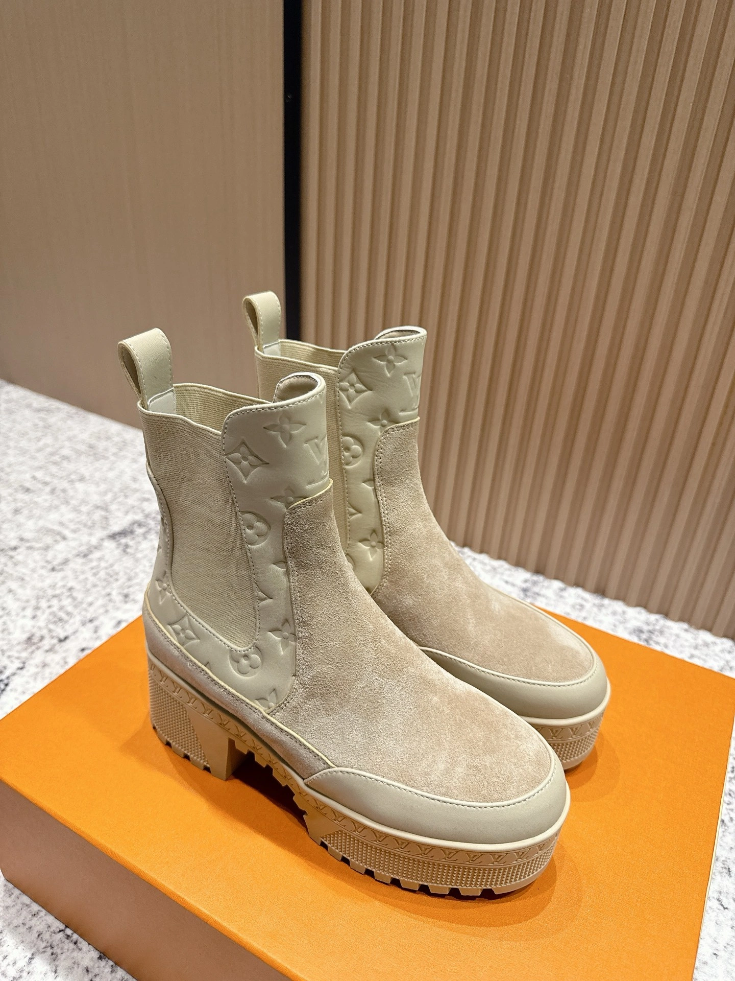 COCO-- 8V 1AC7WU cowhide Heel height ：7cm Waterproof：3.5cm item:E-X362J2908